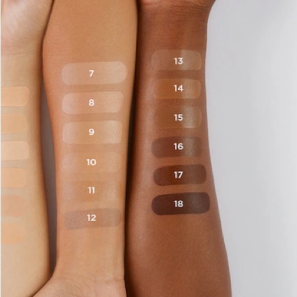 Hourglass Veil Hydrating Skin Tint - 16 - Picture 3 of 4